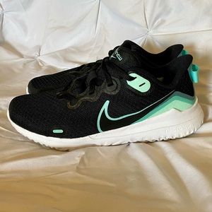 Nike Renew Shoes 6.5 Black Seafoam Mint Green